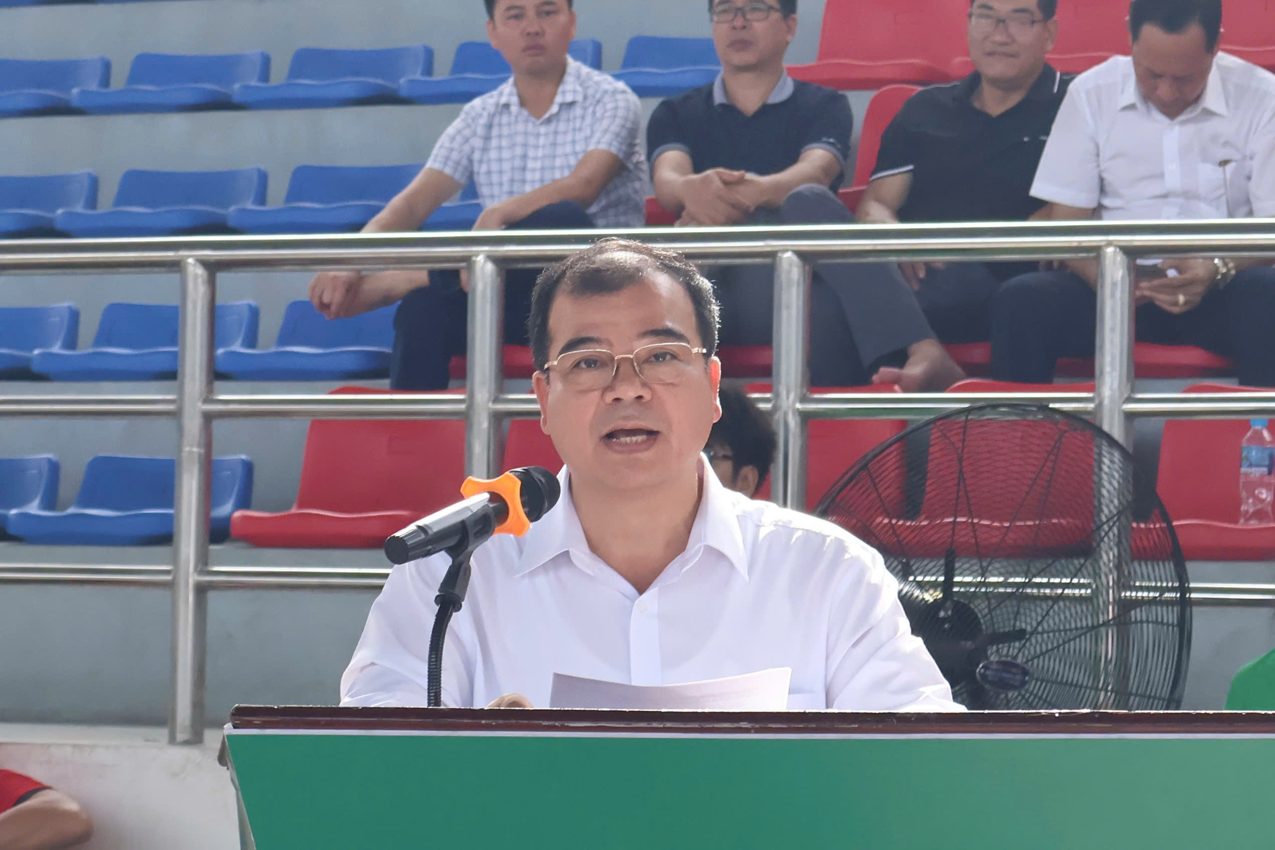 Ph&oacute; Chủ tịch UBND th&agrave;nh phố Nguyễn Minh H&ugrave;ng ph&aacute;t biểu khai mạc.
