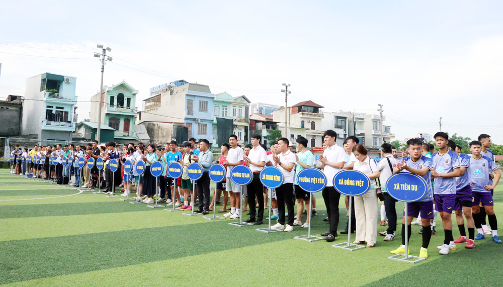 33 đội b&oacute;ng đ&aacute; nam, nữ tham gia
