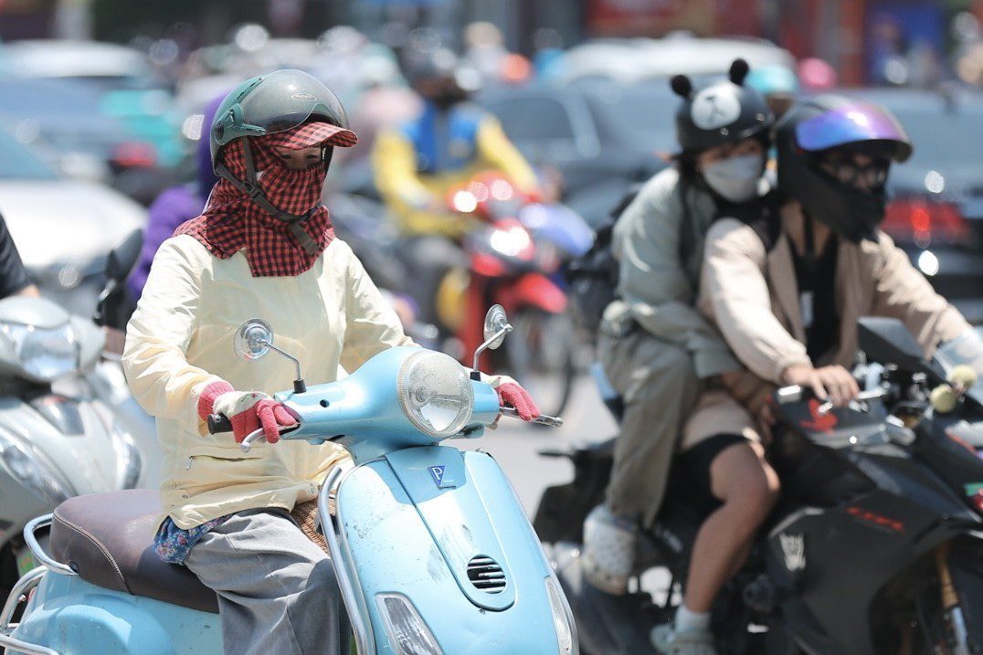 Bắc Bộ v&agrave; Trung Bộ tiếp tục ghi nhận nền nhiệt cao, nhiều nơi vượt ngưỡng 39 độ C.