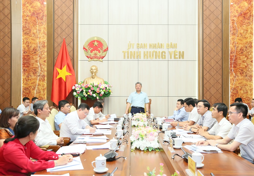 Chủ tịch UBND tỉnh Hưng Y&ecirc;n, &ocirc;ng Nguyễn Mạnh Quyền ph&aacute;t biểu chỉ đạo tại cuộc họp.
