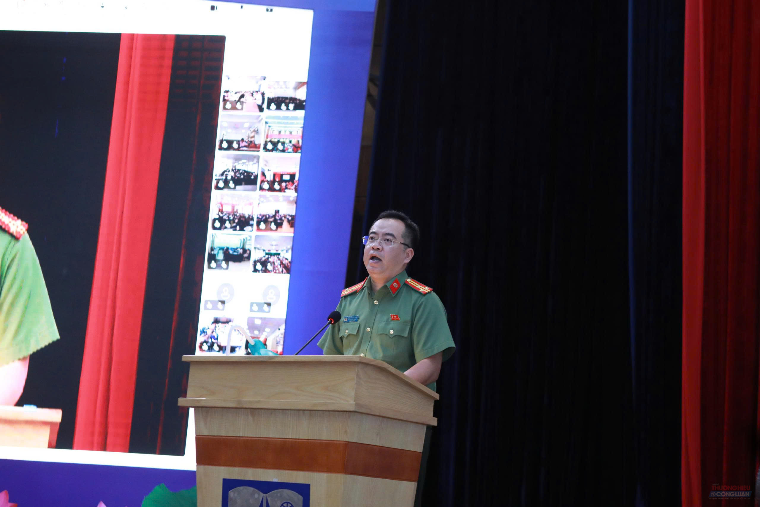 Thượng tá Nguyễn Đức Tuấn, Phó Trưởng phòng An ninh chính trị nội bộ, Công an TP Hà Nội phát biểu tại hội thảo Thượng tá Nguyễn Đức Tuấn, Phó Trưởng phòng An ninh chính trị nội bộ, Công an TP Hà Nội phát biểu tại hội thảo