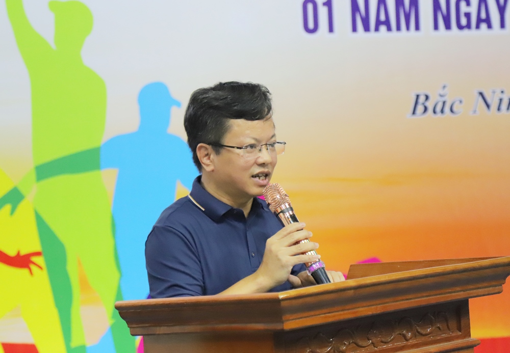 Đồng chí Lê Thanh Hóa, Phó Giám đốc Báo và Phát thanh, Truyền hình Bắc Ninh, Trưởng Ban Tổ chức giải phát biểu khai mạc. Đồng chí Lê Thanh Hóa, Phó Giám đốc Báo và Phát thanh, Truyền hình Bắc Ninh, Trưởng Ban Tổ chức giải phát biểu khai mạc.