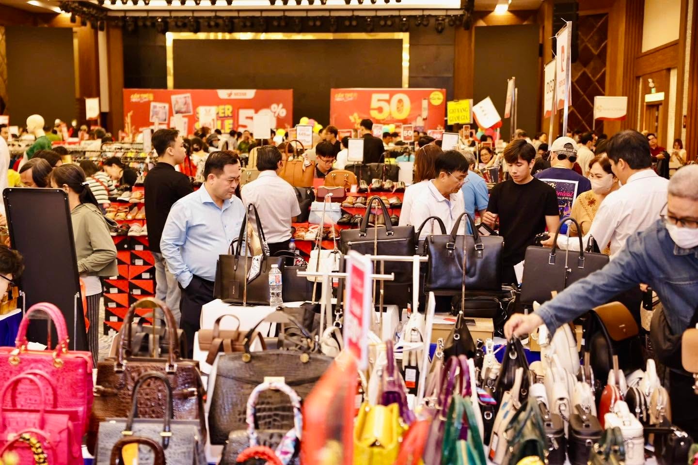 Lần đầu tiên Đồng Nai tổ chức sự kiện khuyến mại hàng hiệu, giảm giá đến 80%