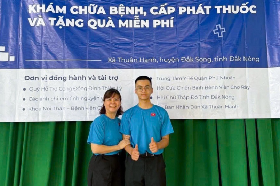 Ngoài học giỏi, Nguyễn Quang Bảo còn tích cực tham gia các hoạt động xã hội, từ thiện. Ngoài học giỏi, Nguyễn Quang Bảo còn tích cực tham gia các hoạt động xã hội, từ thiện.