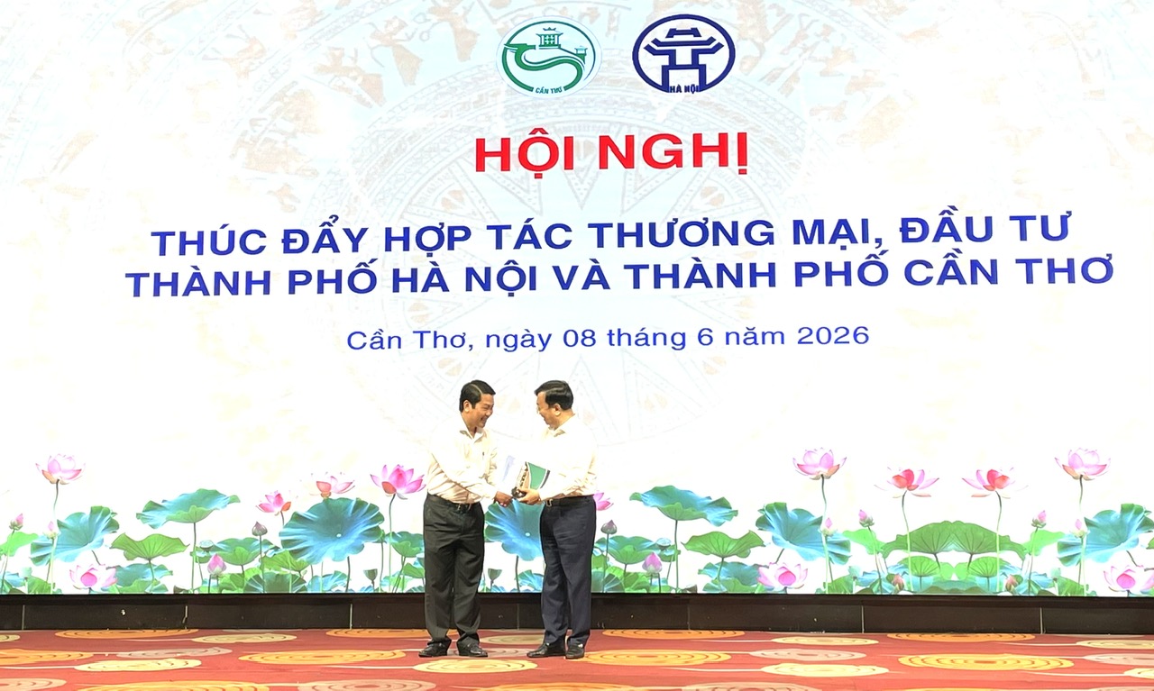 Đại diện Sở Công thương Hà Nội và Sở Công thương Cần Thơ trao Bản thỏa thuận hợp tác Đại diện Sở Công thương Hà Nội và Sở Công thương Cần Thơ trao Bản thỏa thuận hợp tác