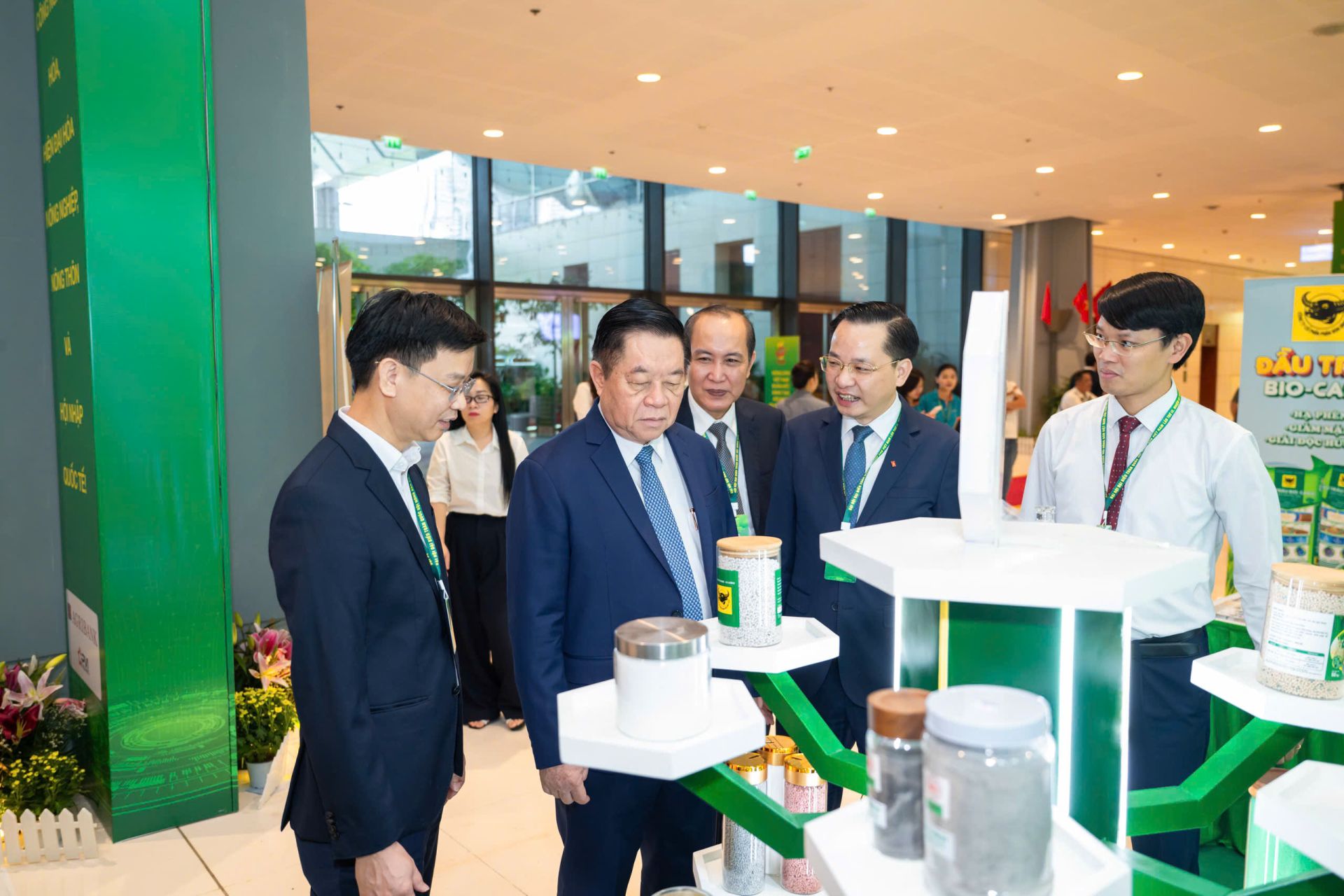 Đồng ch&iacute; Nguyễn Trọng Nghĩa - Ủy vi&ecirc;n Bộ Ch&iacute;nh trị, B&iacute; thư Trung ương Đảng, Chủ nhiệm Tổng cục Ch&iacute;nh trị Qu&acirc;n đội nh&acirc;n d&acirc;n Việt Nam