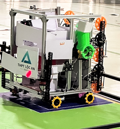 Hình ảnh robot do đội DeltaX tự thiết kế, lắp ráp và lập trình. Ảnh: Trường THPT Lộc An Hình ảnh robot do đội DeltaX tự thiết kế, lắp ráp và lập trình. Ảnh: Trường THPT Lộc An