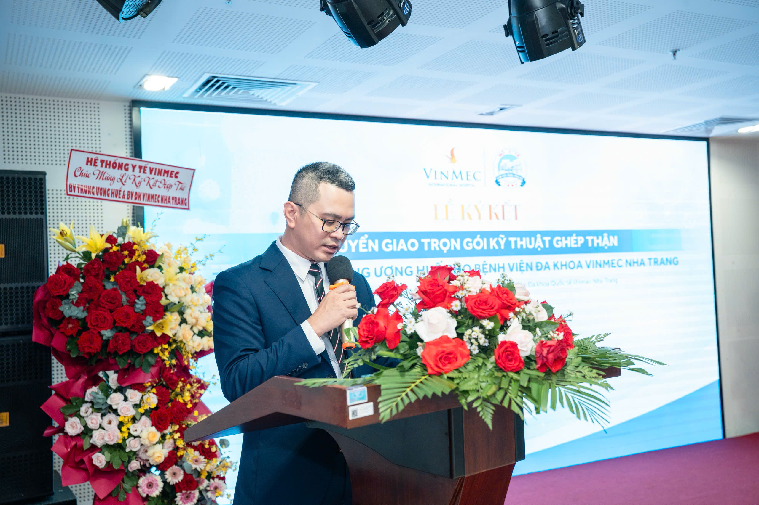 ThS.BS. Phan Quốc Dũng, Giám đốc Bệnh viện Vinmec Nha Trang phát biểu tại lễ ký kết chuyển giao kỹ thuật ghép thận ThS.BS. Phan Quốc Dũng, Giám đốc Bệnh viện Vinmec Nha Trang phát biểu tại lễ ký kết chuyển giao kỹ thuật ghép thận
