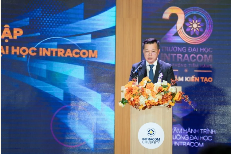 Ông Nguyễn Thanh Việt - Chủ tịch Hội đồng quản trị kiêm Tổng Giám đốc Intracom Group, Chủ tịch Hội đồng thành viên Tổ hợp Y tế Phương Đông phát biểu tại buổi lễ Ông Nguyễn Thanh Việt - Chủ tịch Hội đồng quản trị kiêm Tổng Giám đốc Intracom Group, Chủ tịch Hội đồng thành viên Tổ hợp Y tế Phương Đông phát biểu tại buổi lễ
