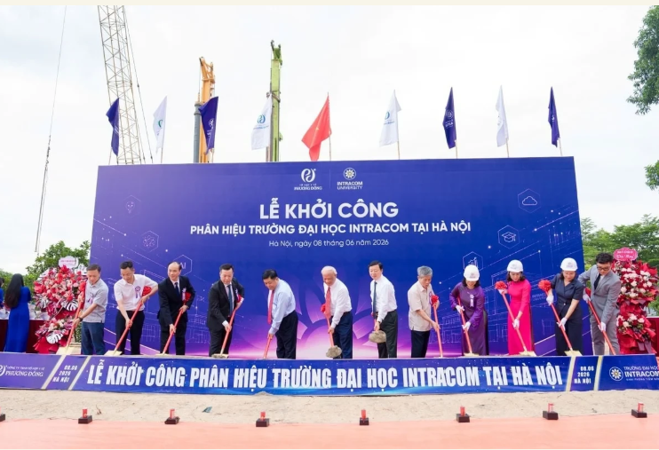 Các đại biểu tham dự Lễ khởi công Phân hiệu Trường Đại học Intracom tại Hà Nội Các đại biểu tham dự Lễ khởi công Phân hiệu Trường Đại học Intracom tại Hà Nội
