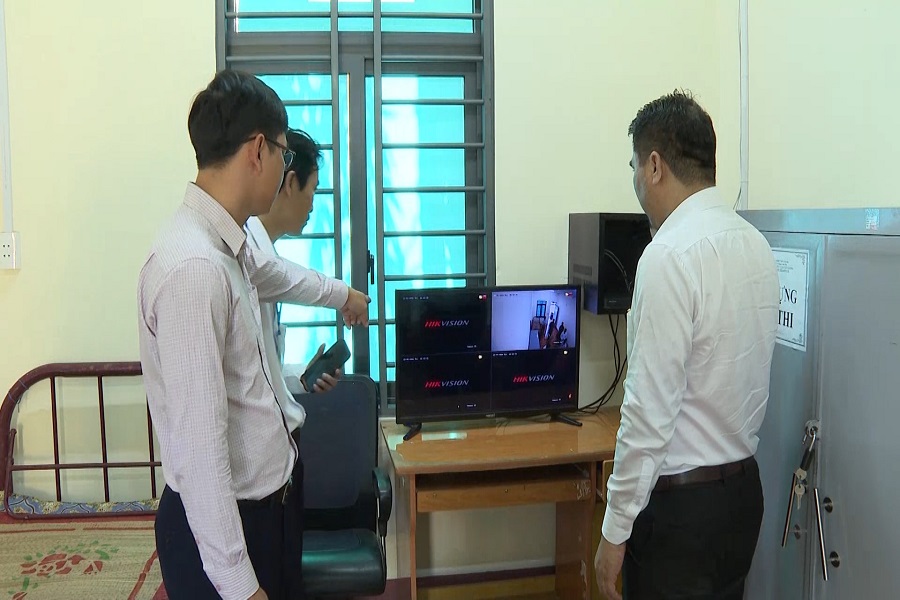 Đoàn công tác của Sở GDĐT kiểm tra công tác chuẩn bị cho Kỳ thi tốt nghiệp Trung học phổ thông 2026 tại các điểm thi. Đoàn công tác của Sở GDĐT kiểm tra công tác chuẩn bị cho Kỳ thi tốt nghiệp Trung học phổ thông 2026 tại các điểm thi.