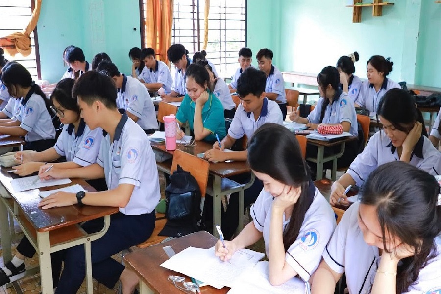 Học sinh Trường THPT Ngô Quyền trong giờ ôn tập chuẩn bị cho Kỳ thi tốt nghiệp Trung học phổ thông 2026. Học sinh Trường THPT Ngô Quyền trong giờ ôn tập chuẩn bị cho Kỳ thi tốt nghiệp Trung học phổ thông 2026.