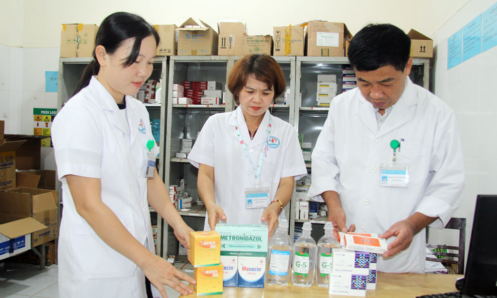 chuẩn bị đầy đủ nh&acirc;n lực, thuốc, h&oacute;a chất, vật tư v&agrave; trang thiết bị phục vụ ph&ograve;ng, chống dịch bệnh