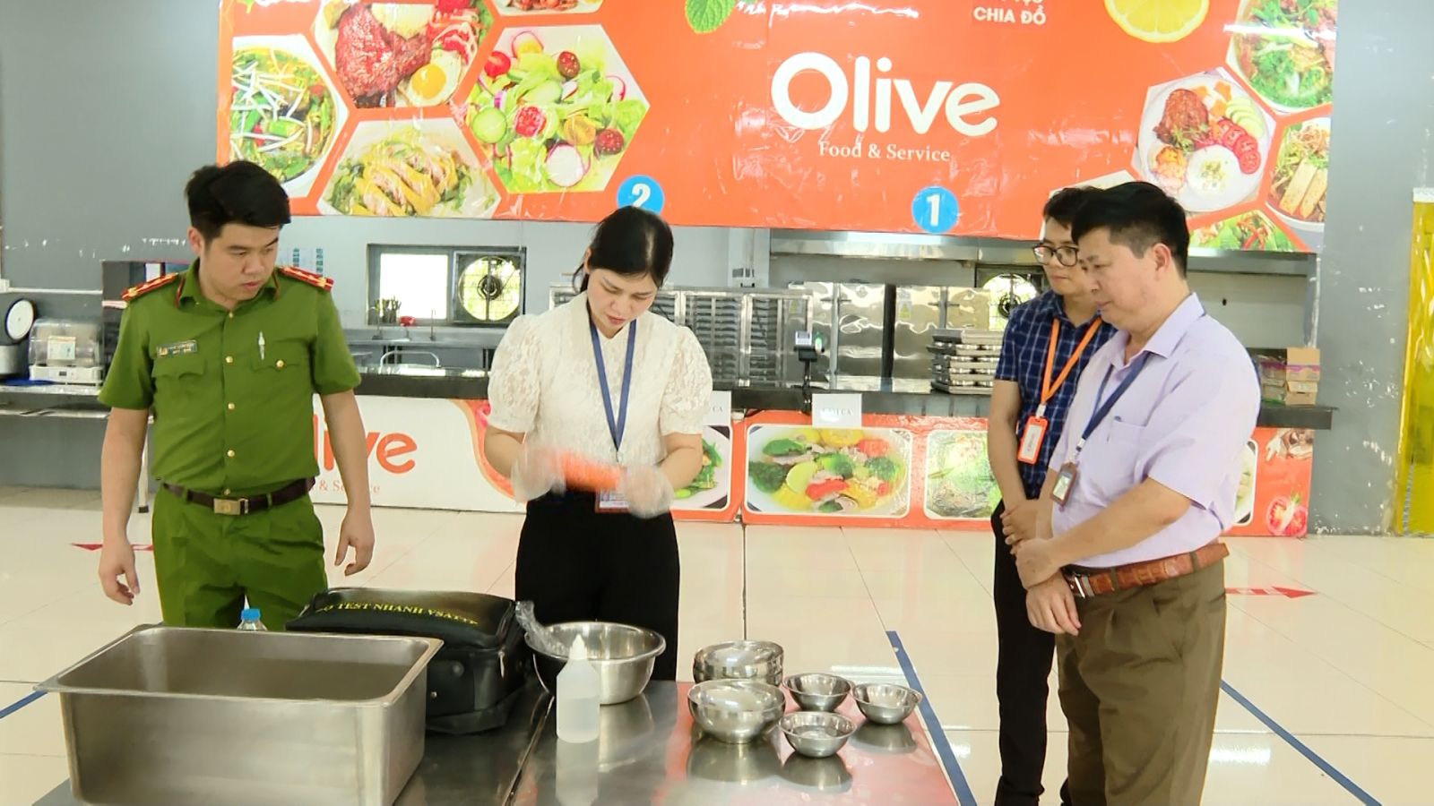 Lực lượng chức năng tỉnh Ninh B&igrave;nh tuy&ecirc;n truyền, kiểm tra c&ocirc;ng t&aacute;c bảo đảm an to&agrave;n thực phẩm tr&ecirc;n địa b&agrave;n