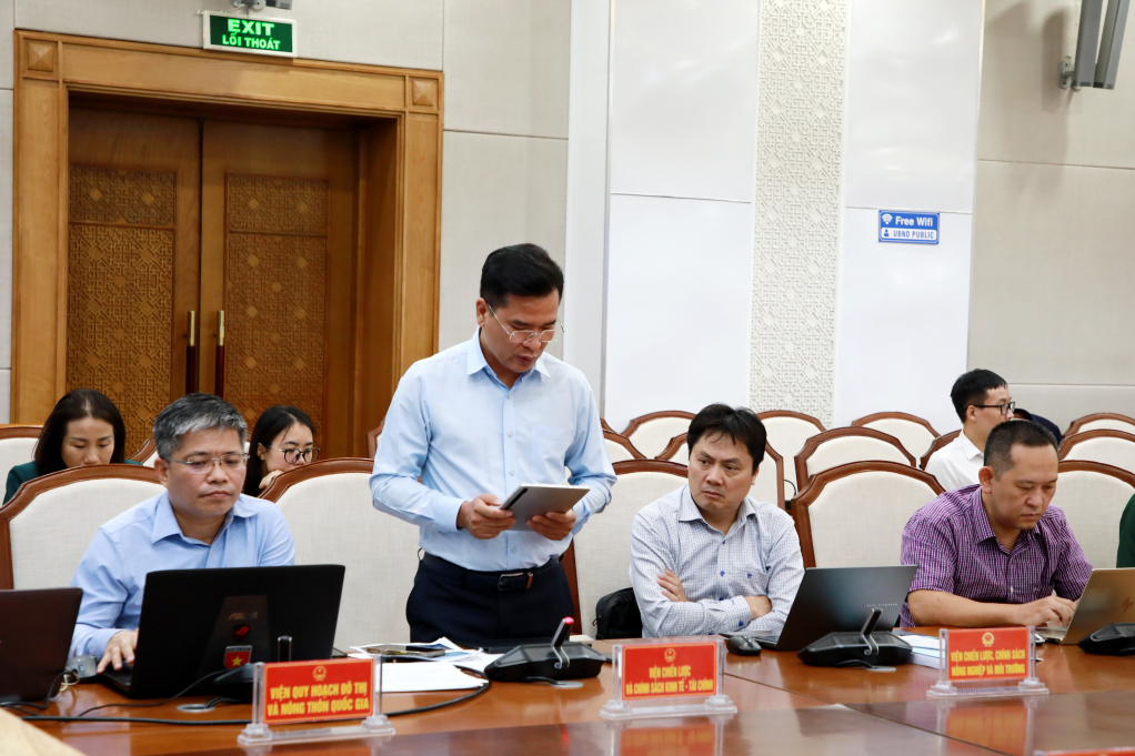 Đại diện đơn vị tư vấn trình bày báo cáo quy hoạch điều chỉnh Đại diện đơn vị tư vấn trình bày báo cáo quy hoạch điều chỉnh