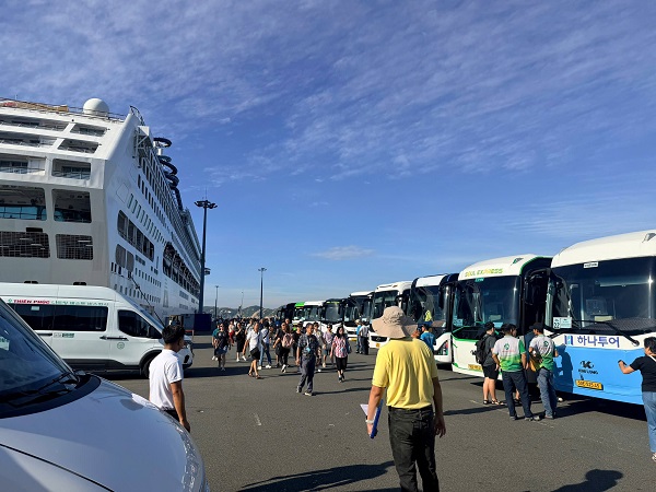 Tàu biển quốc tế STAR VOYAGER đưa 1.300 khách quốc tế đến Khánh Hòa