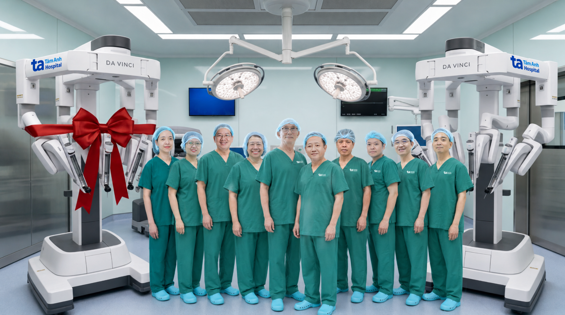 Bệnh viện Đa khoa T&acirc;m Anh TP.HCM l&agrave; bệnh viện đầu ti&ecirc;n vận h&agrave;nh c&ugrave;ng l&uacute;c 2 hệ thống robot Da Vinci Xi thế hệ mới tại Việt Nam. Ảnh: Bệnh viện Đa khoa T&acirc;m Anh