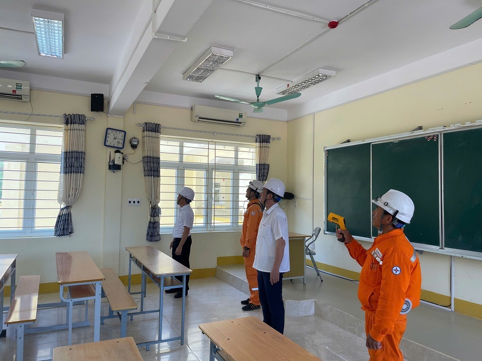 Công ty Điện lực Quảng Ninh đảm bảo cung cấp điện an toàn, ổn định cho kỳ thi tốt nghiệp THPT