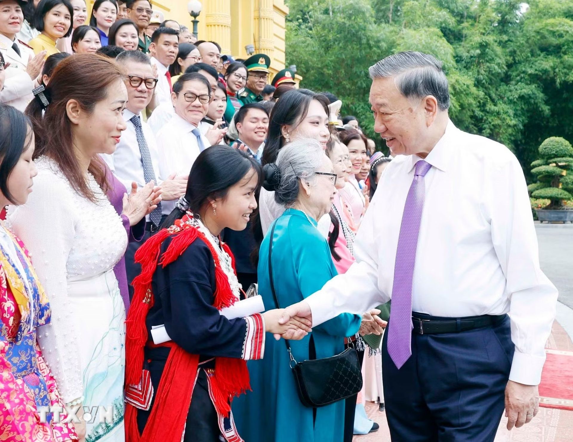 Tổng Bí thư, Chủ tịch nước Tô Lâm và các đại biểu. Ảnh: Thống Nhất/TTXVN. Tổng Bí thư, Chủ tịch nước Tô Lâm và các đại biểu. Ảnh: Thống Nhất/TTXVN.