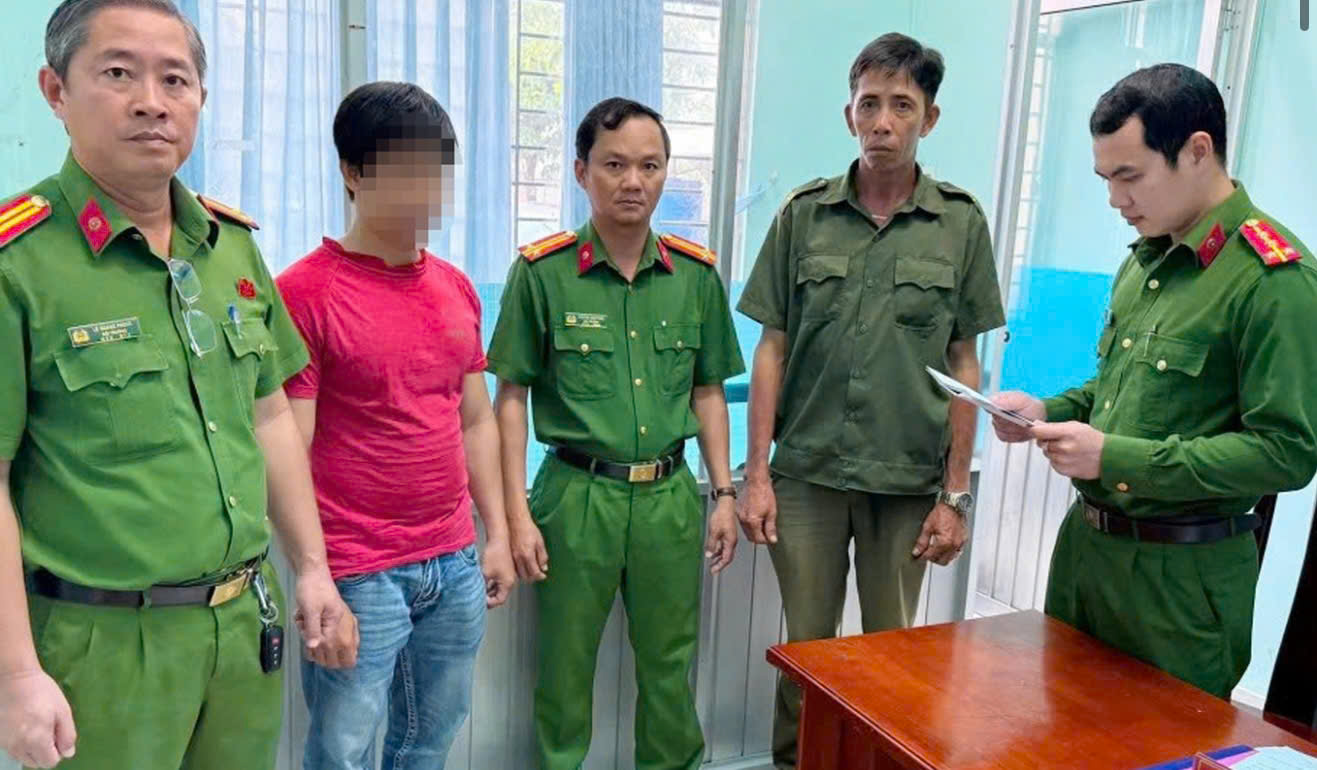 Tây Ninh: Khởi tố, bắt tạm giam 2 bị can trong đường dây sản xuất dầu gió giả