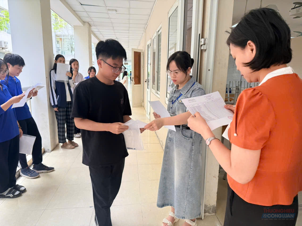 Hơn 1,22 triệu thí sinh làm thủ tục dự thi tốt nghiệp THPT 2026