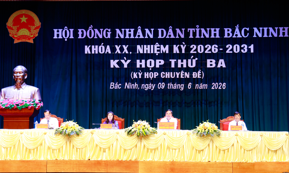 C&aacute;c đồng ch&iacute; chủ tọa kỳ họp.