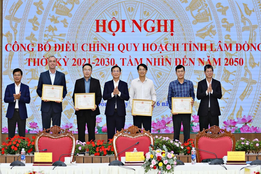 Lâm Đồng công bố điều chỉnh Quy hoạch tỉnh giai đoạn 2021 - 2030, tầm nhìn đến 2050. Lâm Đồng công bố điều chỉnh Quy hoạch tỉnh giai đoạn 2021 - 2030, tầm nhìn đến 2050.