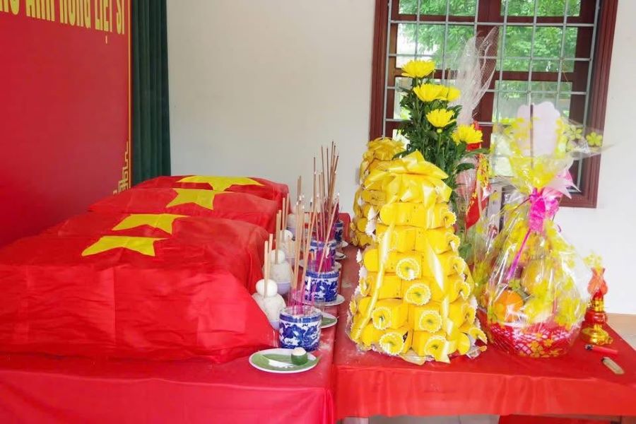 Các hài cốt liệt sĩ được đưa về chăm sóc hương khói tại đơn vị Đội 584 Các hài cốt liệt sĩ được đưa về chăm sóc hương khói tại đơn vị Đội 584