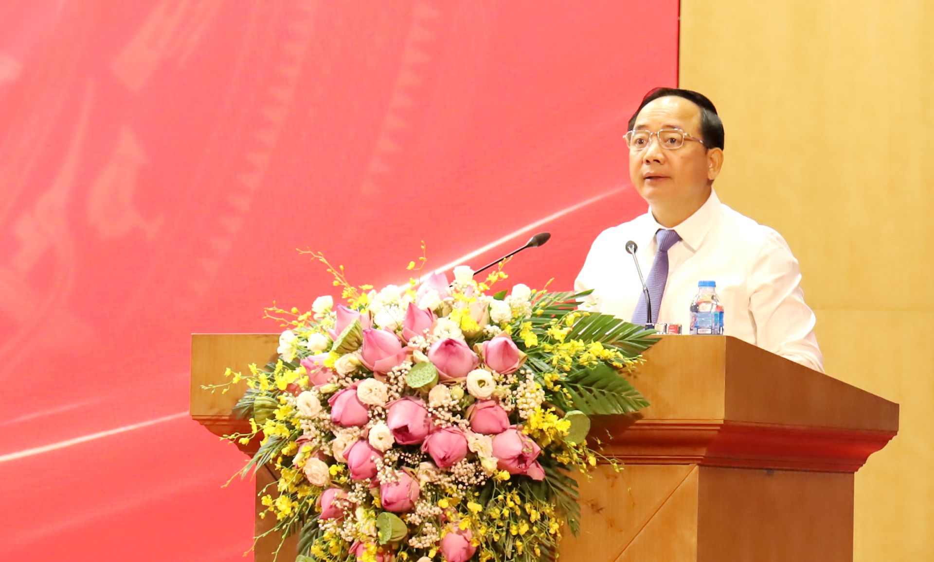 Đồng chí Trịnh Văn Quyết, Trưởng Ban Tuyên giáo và Dân vận Trung ương phát biểu chỉ đạo Hội thảo Đồng chí Trịnh Văn Quyết, Trưởng Ban Tuyên giáo và Dân vận Trung ương phát biểu chỉ đạo Hội thảo