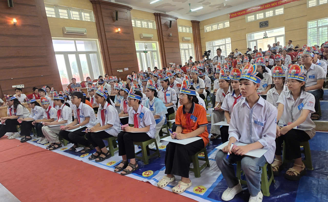 100 học sinh xuất sắc tham gia tranh tài tại vòng chung kết Cuộc thi “Em yêu biển, đảo quê hương” cấp tỉnh tại Thanh Hóa 100 học sinh xuất sắc tham gia tranh tài tại vòng chung kết Cuộc thi “Em yêu biển, đảo quê hương” cấp tỉnh tại Thanh Hóa