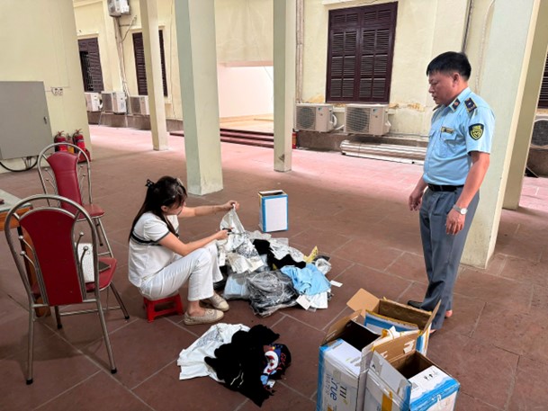 Bắc Ninh: Phạt hơn 23 triệu đồng và buộc tiêu hủy lô quần áo giả hiệu xa xỉ