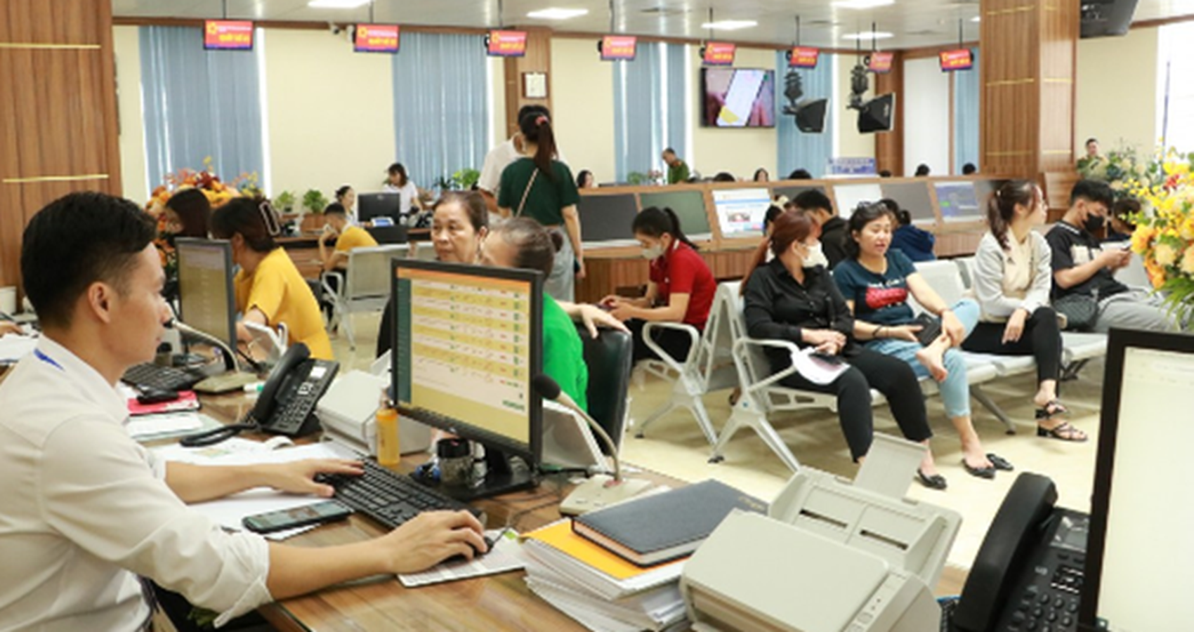 Các phương án bổ sung nguồn nhân lực cho bộ máy hành chính cấp cơ sở