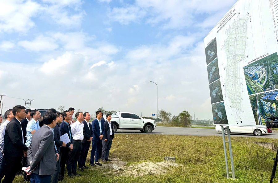 Chủ tịch UBND tỉnh Hà Tĩnh Phan Thiên Định kiểm tra thực địa khu vực triển khai Dự án KCN Bắc Hồng Lĩnh Chủ tịch UBND tỉnh Hà Tĩnh Phan Thiên Định kiểm tra thực địa khu vực triển khai Dự án KCN Bắc Hồng Lĩnh