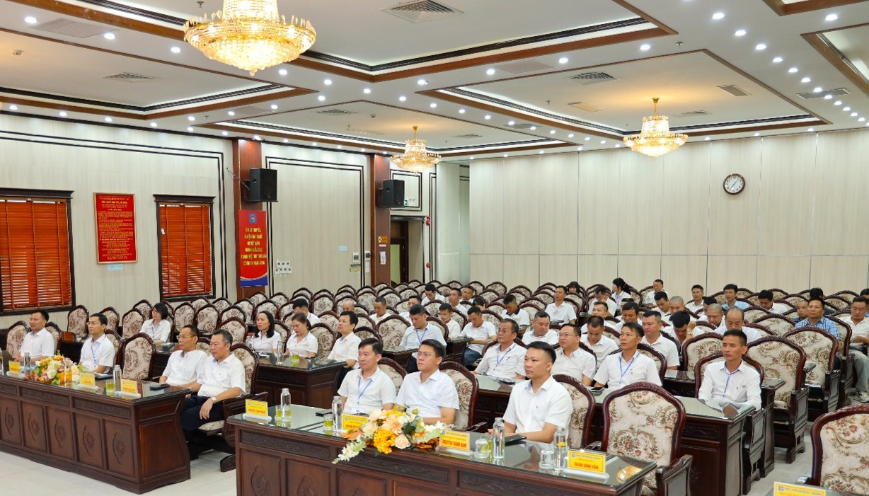 Các đại biểu, lãnh đạo Công ty và thí sinh tham dự Lễ khai mạc Các đại biểu, lãnh đạo Công ty và thí sinh tham dự Lễ khai mạc
