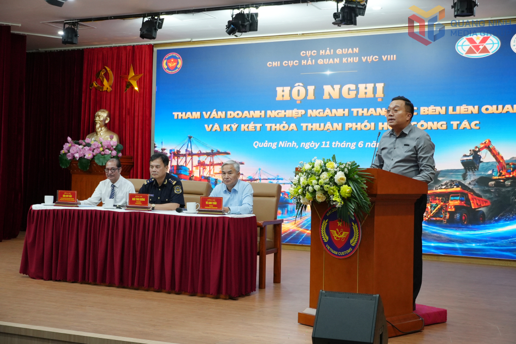 Lãnh đạo Chi cục Hải quan khu vực VIII và lãnh đạo Tập đoàn Công nghiệp Than - Khoáng sản Việt Nam, Hiệp hội Doanh nghiệp tỉnh Quảng Ninh đã trao đổi với các doanh nghiệp trên tinh thần thẳng thắn, cởi mở nhằm thúc đẩy hoạt động xuất nhập khẩu Lãnh đạo Chi cục Hải quan khu vực VIII và lãnh đạo Tập đoàn Công nghiệp Than - Khoáng sản Việt Nam, Hiệp hội Doanh nghiệp tỉnh Quảng Ninh đã trao đổi với các doanh nghiệp trên tinh thần thẳng thắn, cởi mở nhằm thúc đẩy hoạt động xuất nhập khẩu
