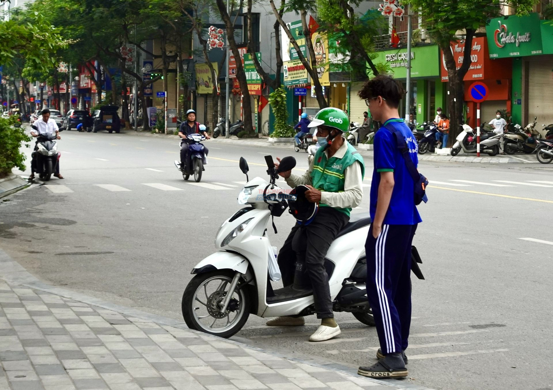 Một số thí sinh tự đặt xe công nghệ tới điểm thi Một số thí sinh tự đặt xe công nghệ tới điểm thi
