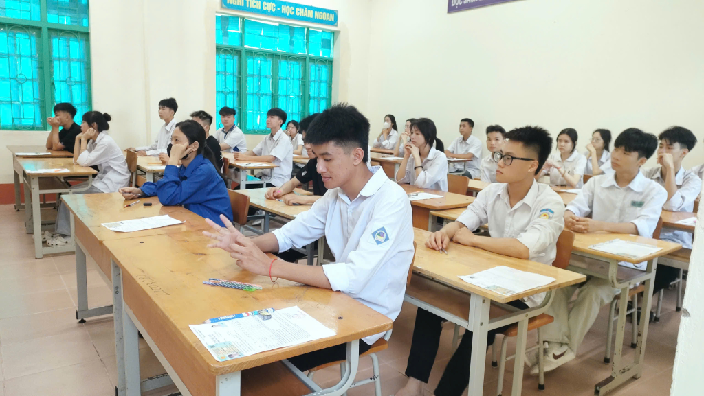 Sĩ tử Quảng Ninh b&igrave;nh tĩnh, tự tin, sẵn s&agrave;ng bước v&agrave;o m&ocirc;n thi đầu ti&ecirc;n của Kỳ thi tốt nghiệp THPT năm 2026