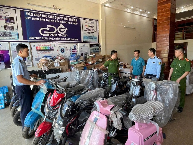 Nghệ An: Phát hiện hộ kinh doanh bán phụ tùng xe máy giả nhãn hiệu
