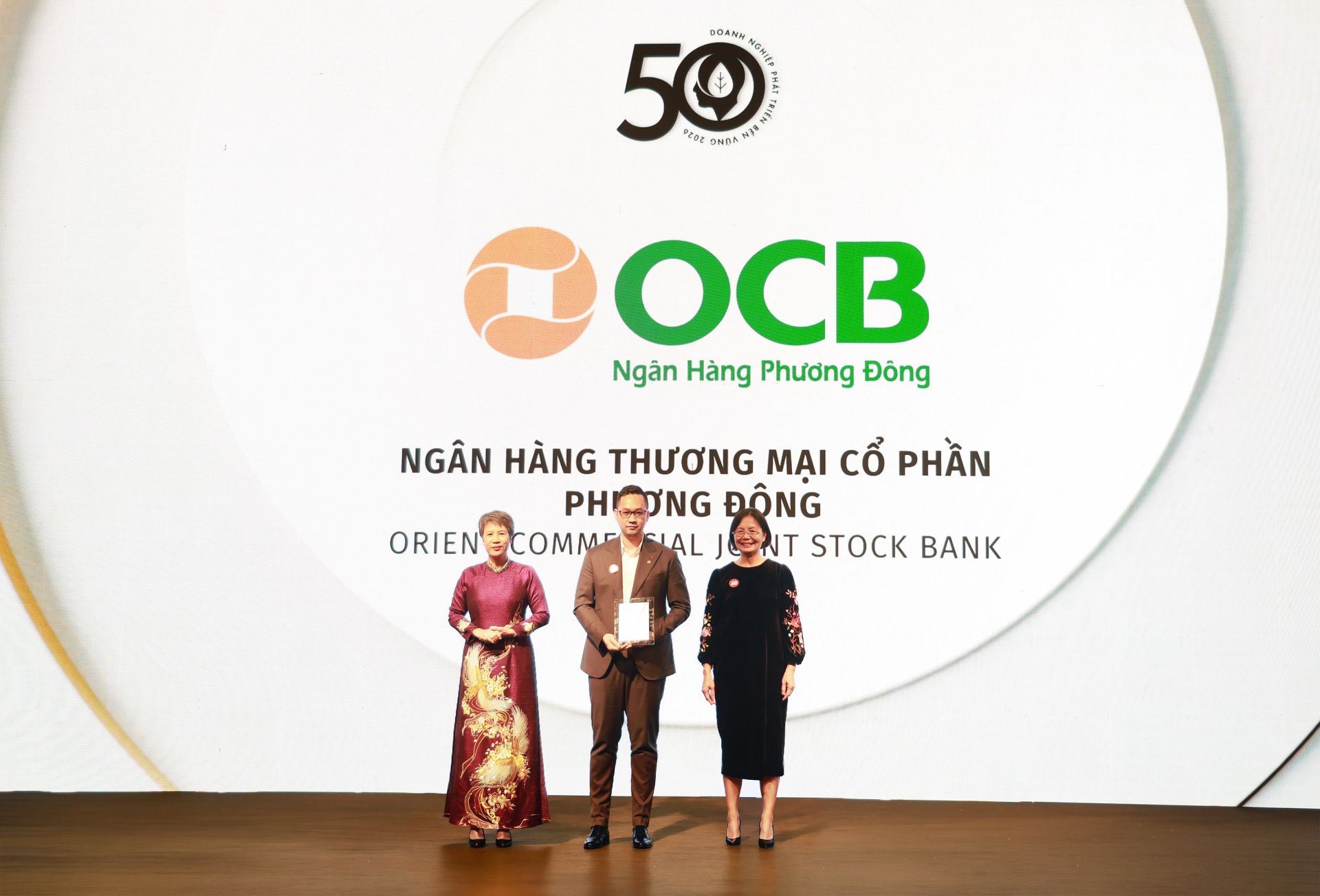 Đại diện OCB nhận chứng nhận Top 50 M88 tỷ lệ kèo World Cup 2026 Phát triển Bền vững Tiêu biểu Việt Nam 2026 Đại diện OCB nhận chứng nhận Top 50 M88 tỷ lệ kèo World Cup 2026 Phát triển Bền vững Tiêu biểu Việt Nam 2026