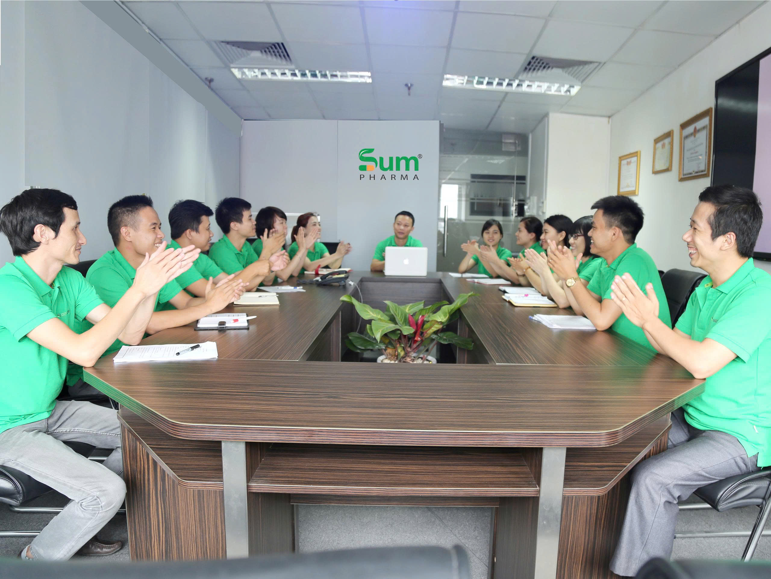 Tập thể cán bộ nhân viên Sumpharma đoàn kết, phát triển công ty Tập thể cán bộ nhân viên Sumpharma đoàn kết, phát triển công ty