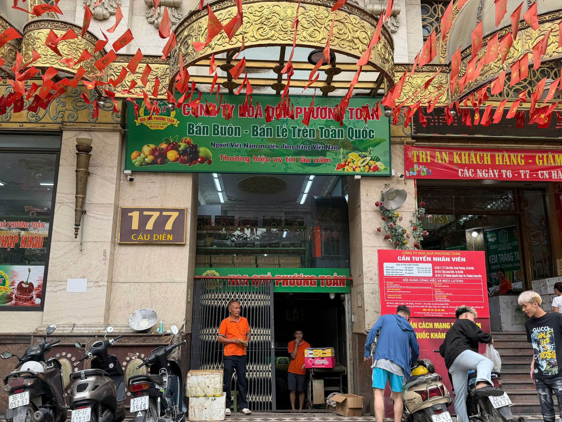 Sau thành công ở lĩnh vực bán buôn, Hoa quả Phương Toản mở rộng hệ thống bán lẻ để phục vụ trực tiếp người tiêu dùng. Sau thành công ở lĩnh vực bán buôn, Hoa quả Phương Toản mở rộng hệ thống bán lẻ để phục vụ trực tiếp người tiêu dùng.