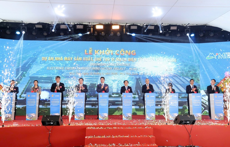 Phó Thủ tướng và các đại biểu thực hiện nghi thức khởi công Nhà máy sản xuất, chế tạo vi mạch điện tử Meiko Yên Quang - Ảnh: VGP/Gia Huy Phó Thủ tướng và các đại biểu thực hiện nghi thức khởi công Nhà máy sản xuất, chế tạo vi mạch điện tử Meiko Yên Quang - Ảnh: VGP/Gia Huy