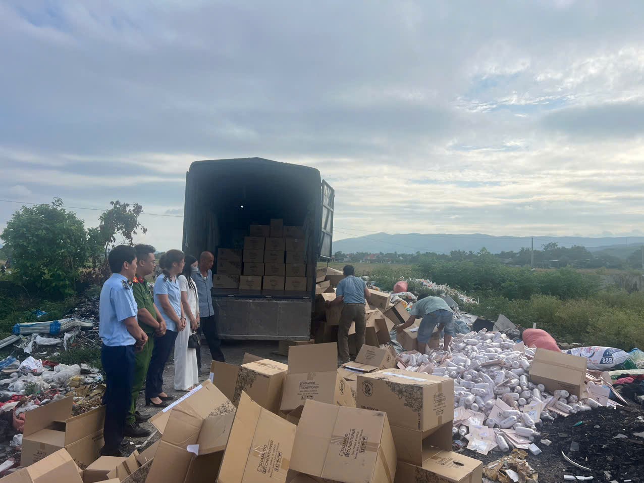 Thanh Hóa: Phạt 75 triệu đồng và tiêu hủy gần 6.000 chai mỹ phẩm sai công thức