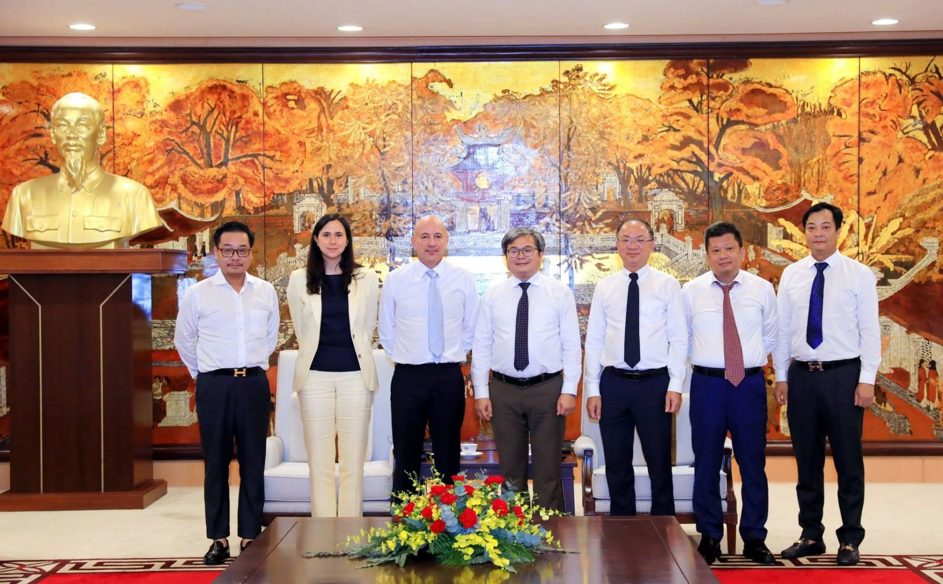 Hà Nội tăng cường hợp tác với AIIB phát triển hệ thống đường sắt đô thị