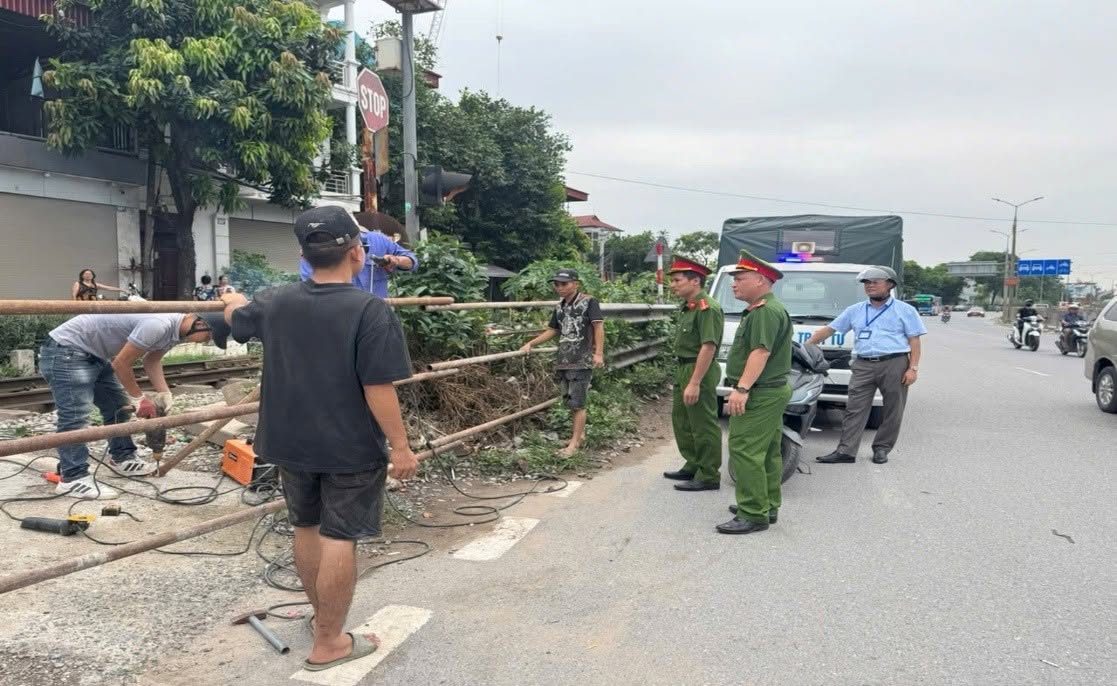 Hà Nội xóa bỏ toàn bộ 9 lối đi tự mở qua đường sắt tại xã Thanh Trì