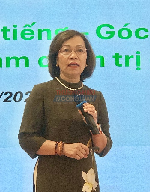 Bà Hà Thu Thanh truyền đạt chuyên đề “Quản trị danh tiếng”. Ảnh: VH Bà Hà Thu Thanh truyền đạt chuyên đề “Quản trị danh tiếng”. Ảnh: VH
