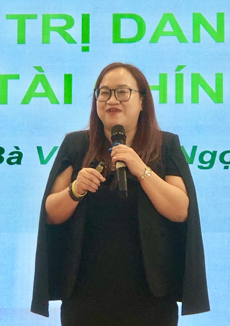 Bà Vũ Minh Ngọc truyền đạt chuyên đề về lĩnh vực tài chính, thuế. Ảnh: VH Bà Vũ Minh Ngọc truyền đạt chuyên đề về lĩnh vực tài chính, thuế. Ảnh: VH