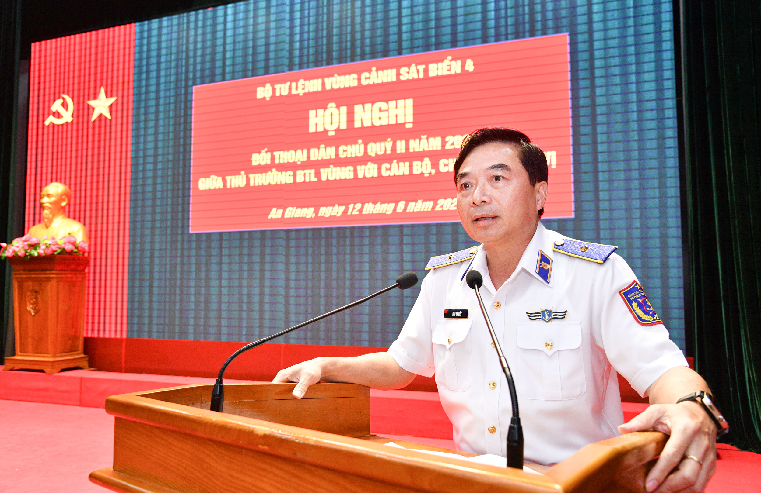 Bộ Tư lệnh Vùng Cảnh sát biển 4 tổ chức đối thoại dân chủ với cán bộ, chiến sĩ