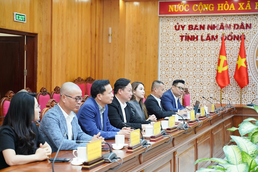 Đại diện C&ocirc;ng ty Cổ phần Tập đo&agrave;n Kita Group tham dự buổi l&agrave;m việc.