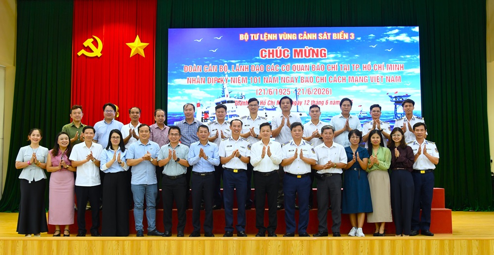 Vùng Cảnh sát biển 3 gặp mặt các cơ quan báo chí đến tham quan, tìm hiểu thực tế tại đơn vị